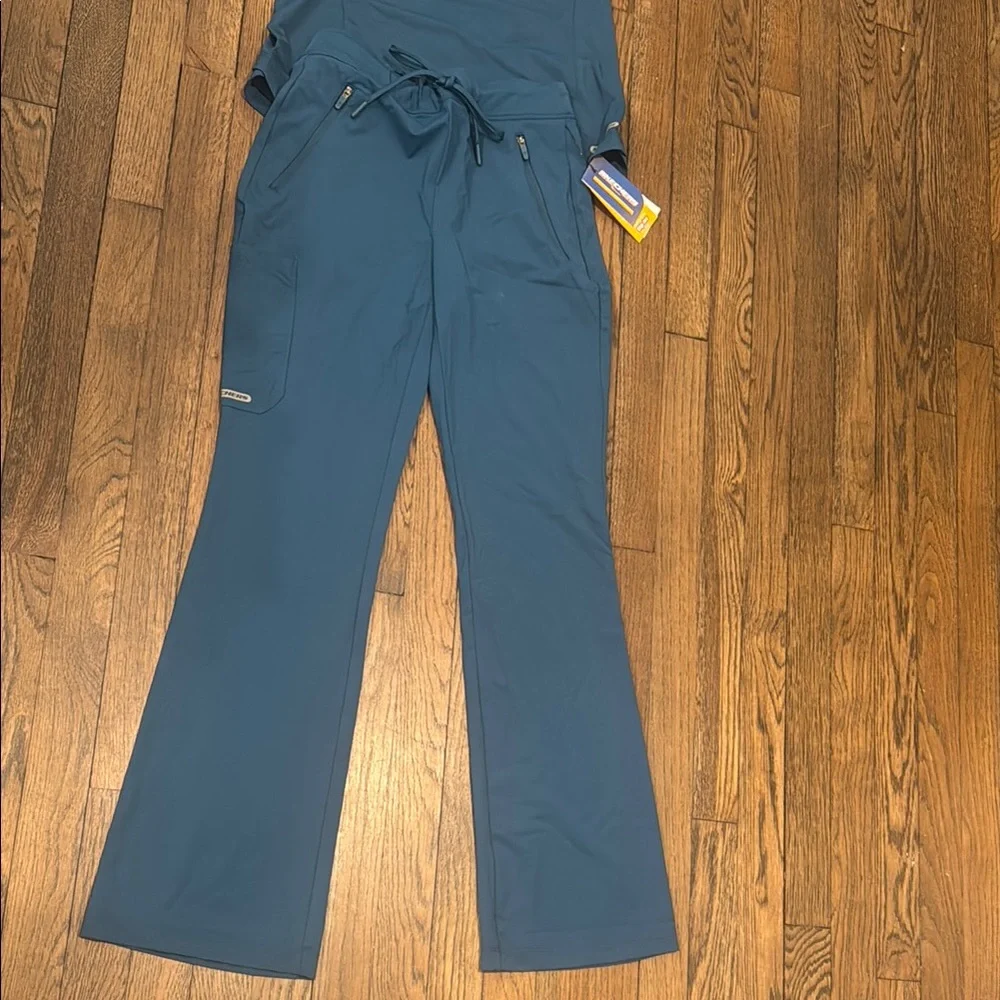 Caribbean Blue Sketchers Scrub Set - Picture 3 of 3